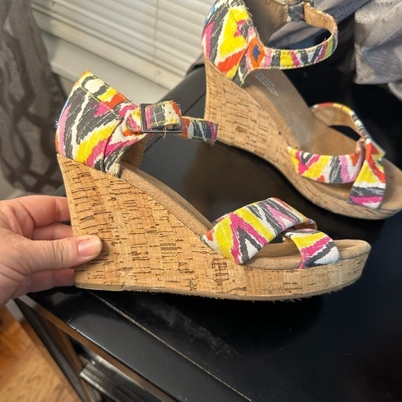 Tom’s Women’s Sienna Ikat Cork Heel Wedge Sandals Size 7.5 - Picture 13 of 14
